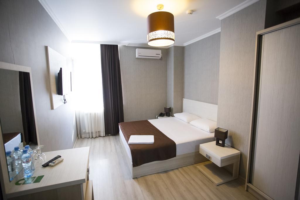 Batus Hotel Batumi Exterior photo