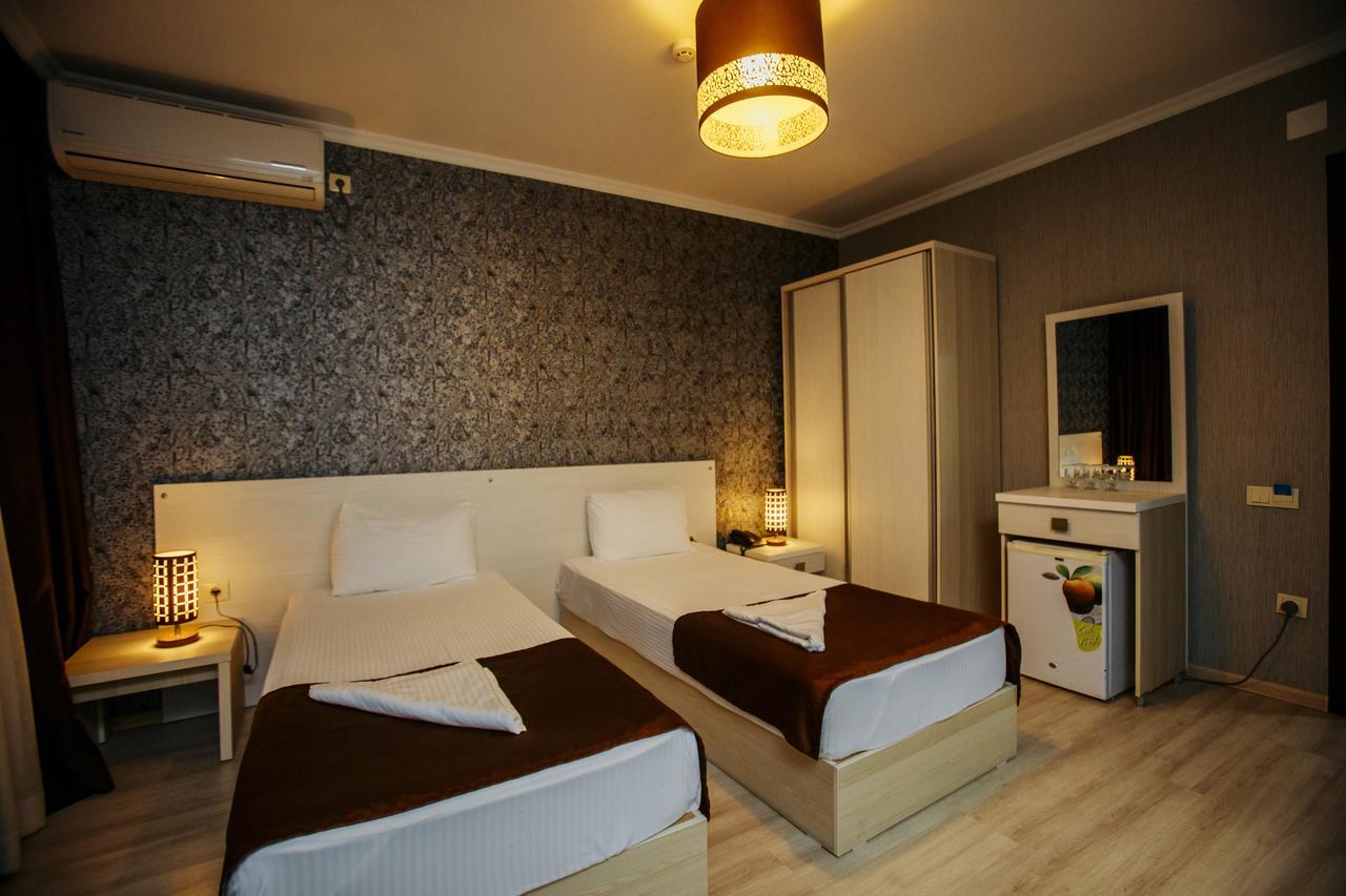 Batus Hotel Batumi Exterior photo